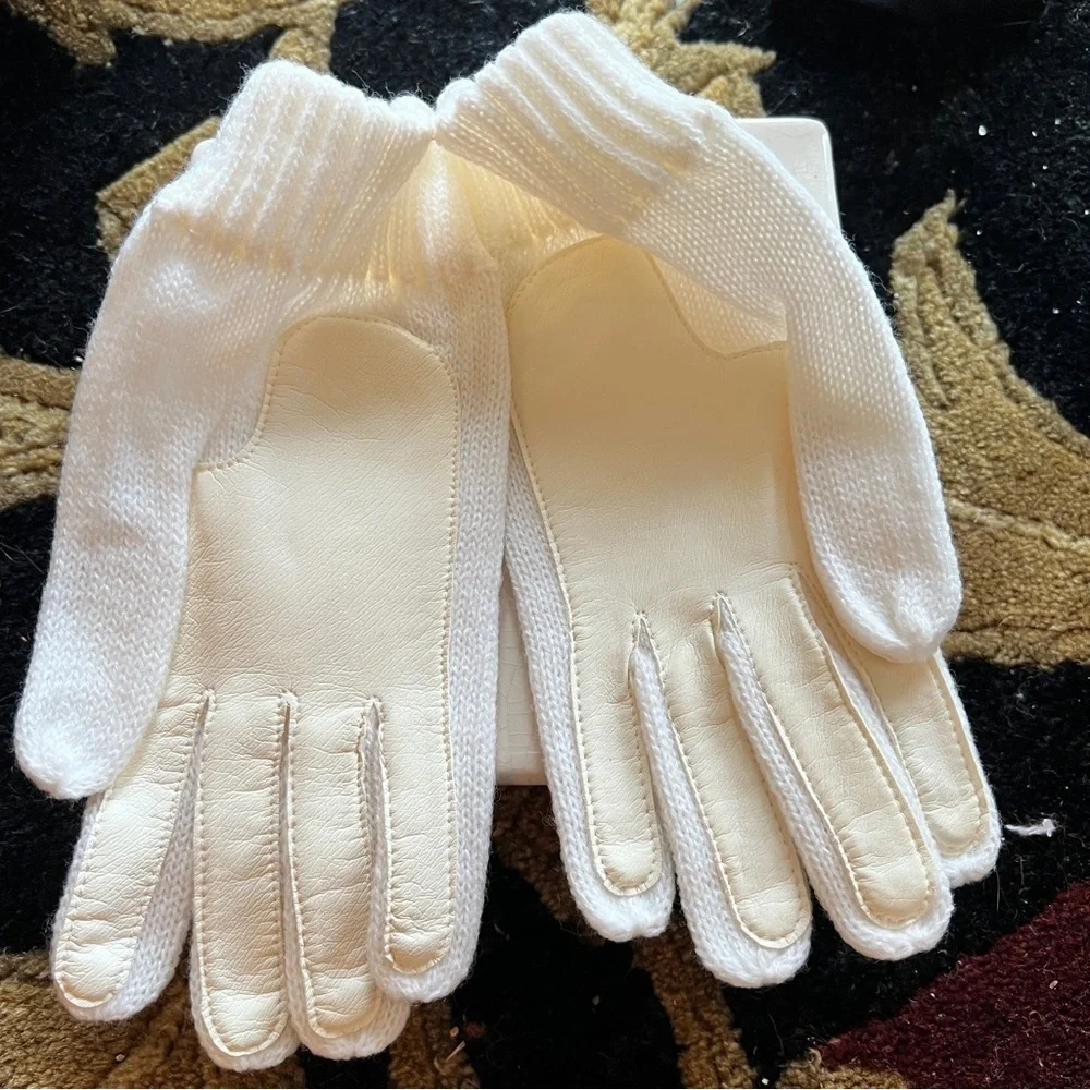 Women’s Vintage Snow White Gloves With Vegan Leather Accents Made in Japan L